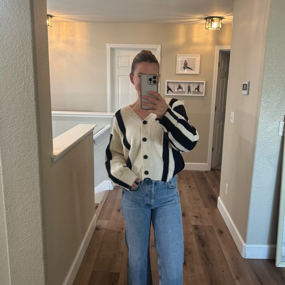 FLASH SALE! Nasty Gal cream and black slouchy cardigan sweater - Picture 5 of 11
